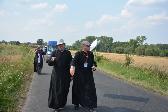 Z siódemką na szlaku do Matki