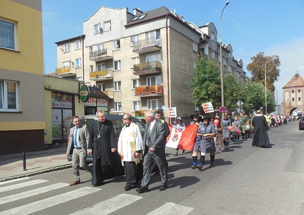 Wejście pielgrzymki do Myśliborza