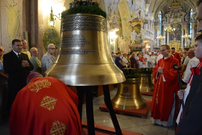 Poświęcenie dzwonów w Głogówku