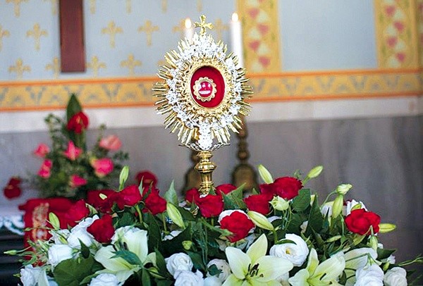  Relikwiarz w piekarskiej bazylice jest wystawiony w kaplicy po prawej stronie ołtarza
