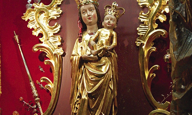 Słynąca cudami rzeźba Matki Bożej Kębelskiej