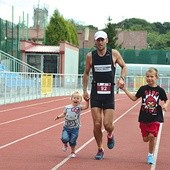  Triathloniści rywalizowali w wodzie, na rowerze i na bieżni