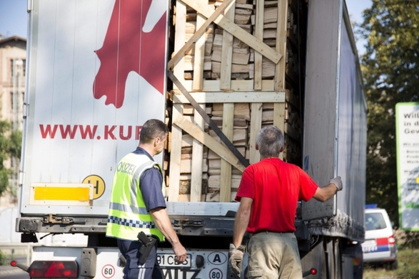 Kolejna ciężarówka z uchodźcami w Austrii