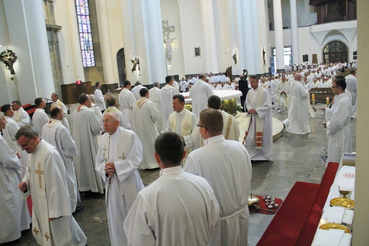 Pielgrzymka Księży Archidiecezji Katowickiej do katedry