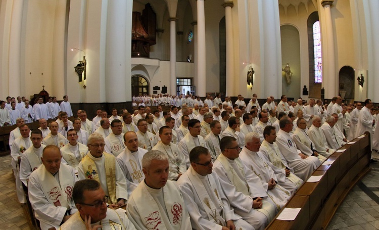 Pielgrzymka Księży Archidiecezji Katowickie do katedry - cz. 2