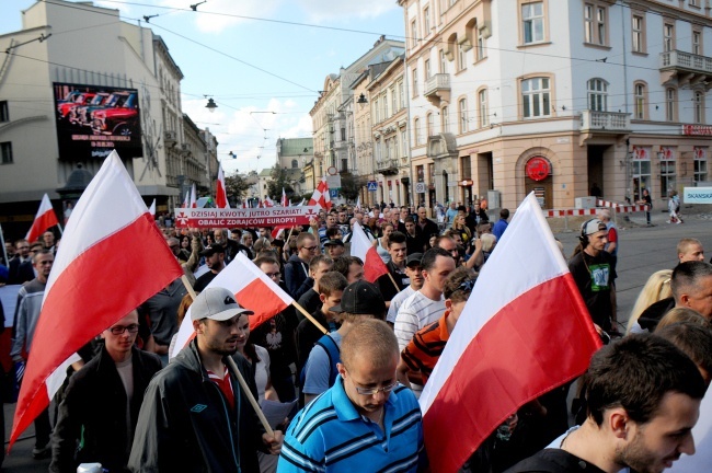 Marsze ws. przyjęcia uchodźców