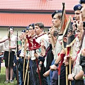 Apel na przykościelnym placu