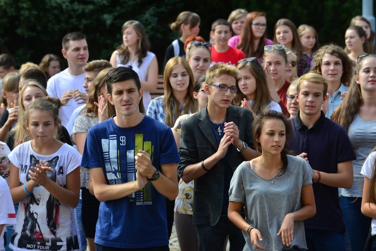 Dzień Młodzieży - przed i po Mszy św. 