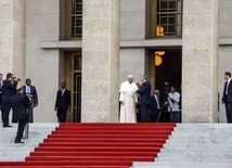 Franciszek i Raul Castro 