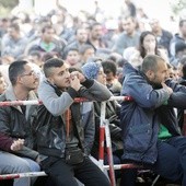 30 proc. migrantów kłamie, że pochodzi z Syrii