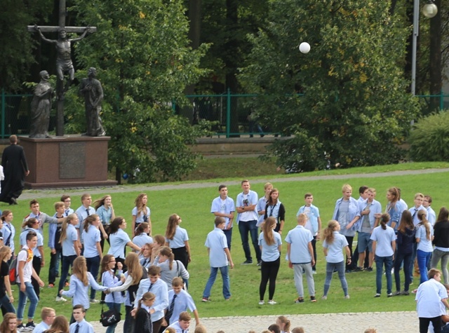 Salezjańscy uczniowie na 200. urodzinach ks. Bosko na Jasnej Górze