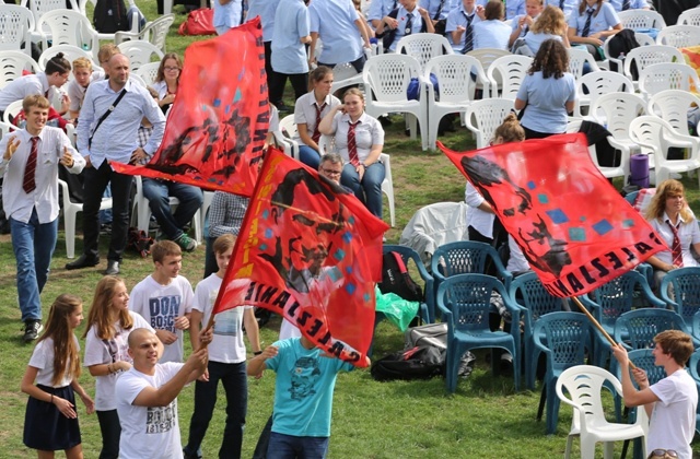 Salezjańscy uczniowie na 200. urodzinach ks. Bosko na Jasnej Górze