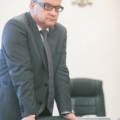 Marek Biernacki Polityk i prawnik, w latach 80. działał w opozycji antykomunistycznej. Był ministrem spraw wewnętrznych i administracji w rządzie Jerzego Buzka oraz w drugim rządzie Donalda Tuska. Współtworzył ustawę o IPN oraz Centralne Biuro Śledcze. Jako poseł AWS, a później Platformy Obywatelskiej zasiadał w komisji ds. służb specjalnych. Przewodniczył pracy komisji śledczej do zbadania okoliczności porwania i zabójstwa Krzysztofa Olewnika. Od czerwca br. jest koordynatorem ds. służb specjalnych w r...