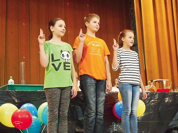 Młodzi studenci Uniwersytetu Dziecięcego w Bełżycach