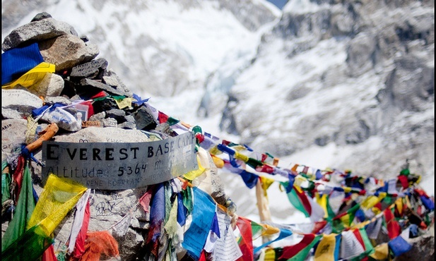 Oficerowie łącznikowi wypraw na Everest z GPS
