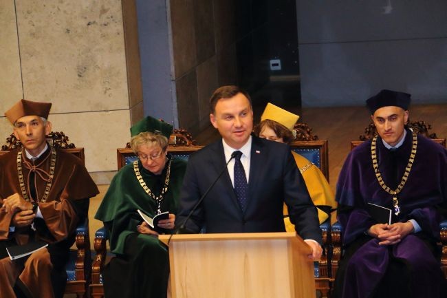 Duda: Nie ma wolności bez nauki