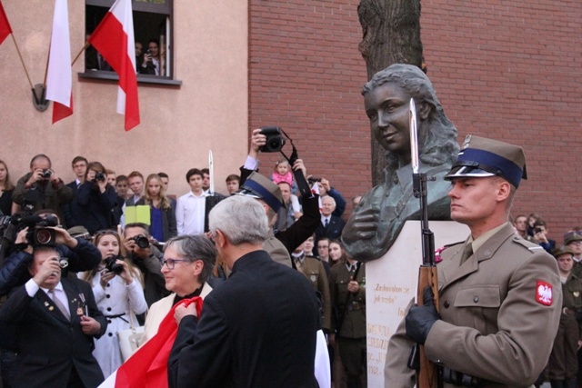 Pomnik "Inki" stanął na Woli