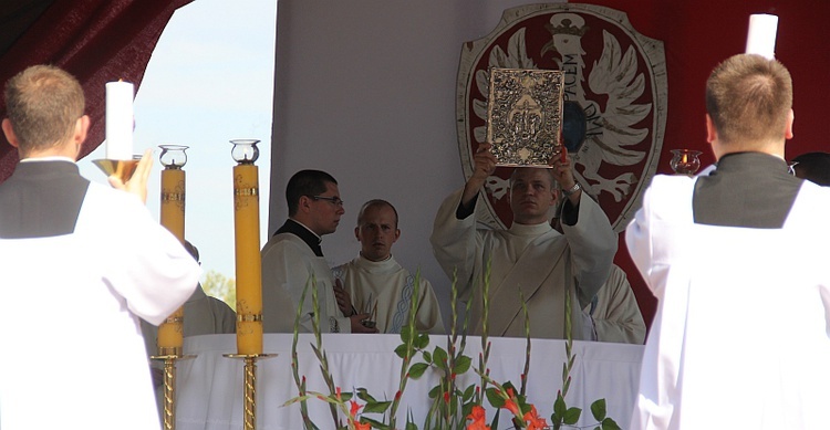 Żywy Różaniec w Rokitnie