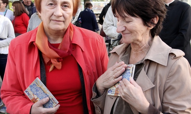 Aniela Błaszczyk i Wanda Szulc wspominają ks. Romana jako bliskiego przyjaciela