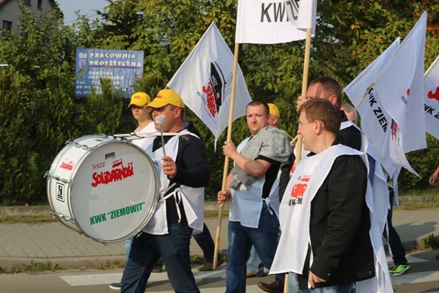 Manifestacja górników pod kopalnią "Brzeszcze"