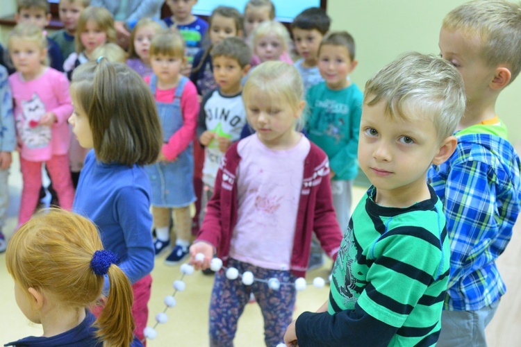 Różaniec w przedszkolu prezentek