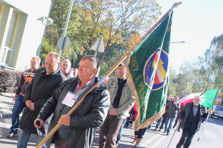 Pikieta rolników przed urzędem wojewódzkim