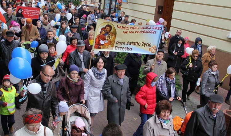 VII Diecezjalny Marsz dla Życia i Rodziny w Brzesku