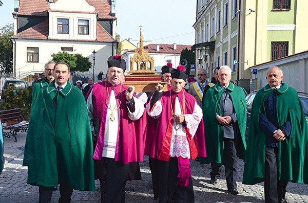 Procesja z relikwiami  bł. Wincentego przeszła ulicami miasta