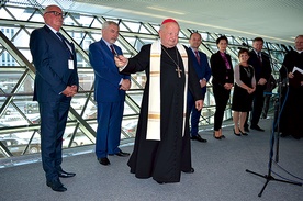  Świeżo oddany obiekt poświęcił metropolita krakowski kard. Stanisław Dziwisz