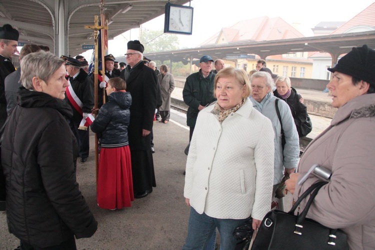 Różaniec na dworcu kolejowym