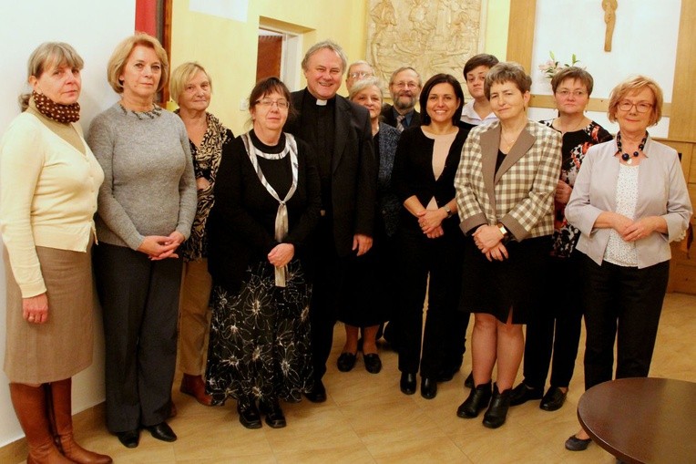 Członkowie KSW ze swoim aystentem kościelnym ks. dr. hab. Michałem Drożdżem