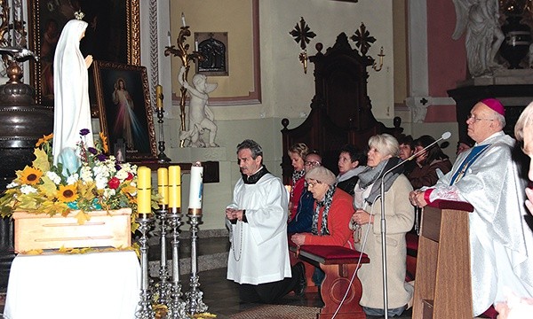 Modlitwę i procesję w parafii św. Jakuba już po raz 12. poprowadził biskup Józef