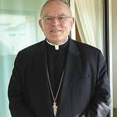 Charles Joseph Chaput (ur. 1944 r.) – kapucyn, jego matka była rdzenną Amerykanką. Od 2011 roku arcybiskup Filadelfii, organizator Światowego Spotkania Rodzin 