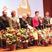  Laureaci i członkowie kapituły: bp. Edward Dajczak, ks. Tomasz Roda, ks. dr Krzysztof Włodarczyk, Ryszard Pilich 