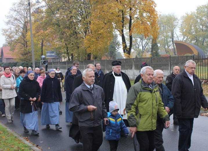 Różaniec na ulicach parafii