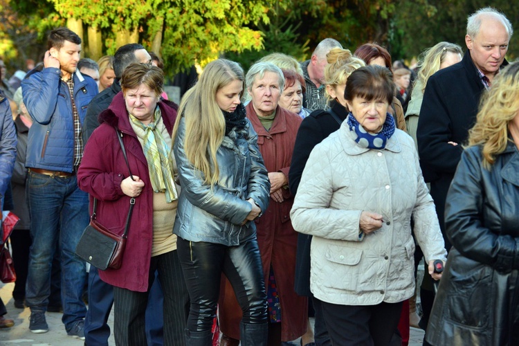 Procesja na cmentarzu katedralnym