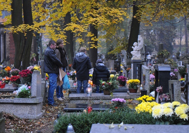 Wszystkich Świętych na cmentarzu Rakowickim - cz. 1