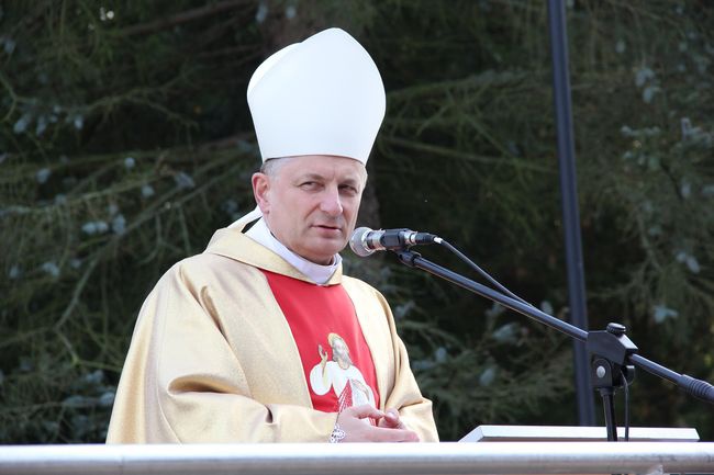 Uroczystość Wszystkich  Świętych na cmentarzu w Koszalinie