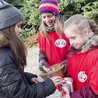 Wolontariuszki z „siedemnastki” pomagają z uśmiechem