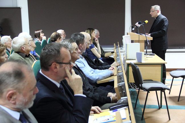 Seminarium naukowe „Etyka w polityce - troska o dobro wspólne”.