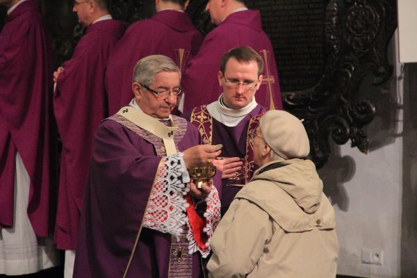 Eucharystia w intencji zmarłych biskupów i kapłanów