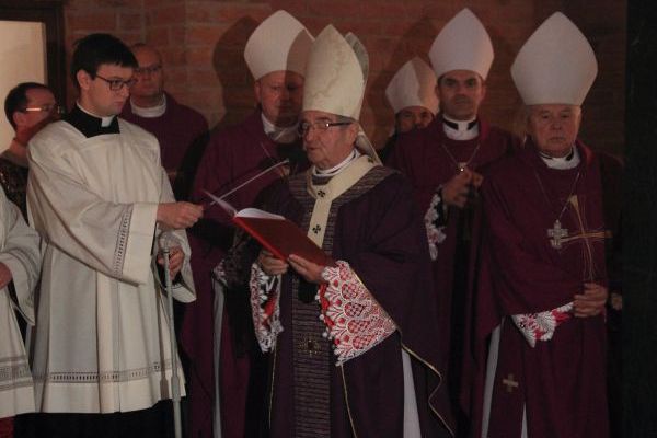 Eucharystia w intencji zmarłych biskupów i kapłanów