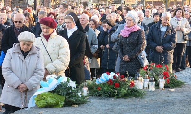 Z Krzyżem w byłym KL Birkenau