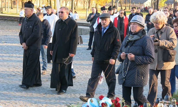 Z Krzyżem w byłym KL Birkenau