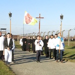 Z Krzyżem w byłym KL Birkenau