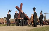 Z Krzyżem w byłym KL Birkenau