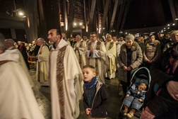 800 lat podtrzymują Kościół