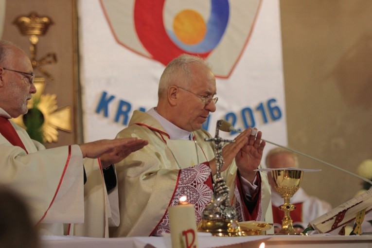 Uczestnicy spotkania uczestniczyli w Eucharystii pod przewodnictwem bp. Andrzeja F. Dziuby