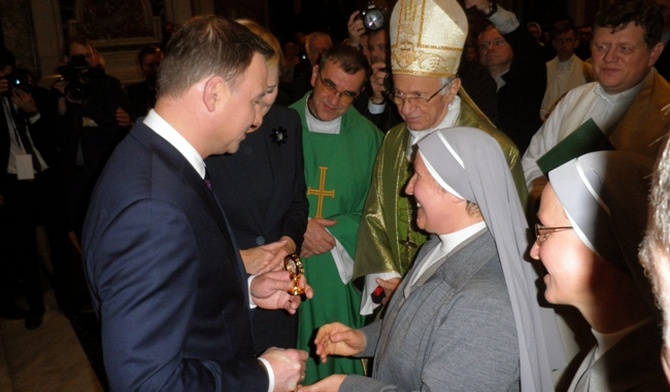 Andrzej Duda otrzymał relikwie św. Jana Pawła II do kaplicy prezydenckiej