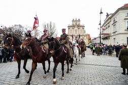 Przed Grób Nieznanego Żołnierza prezydent dotarł w eskorcie szwadronu szwoleżerów